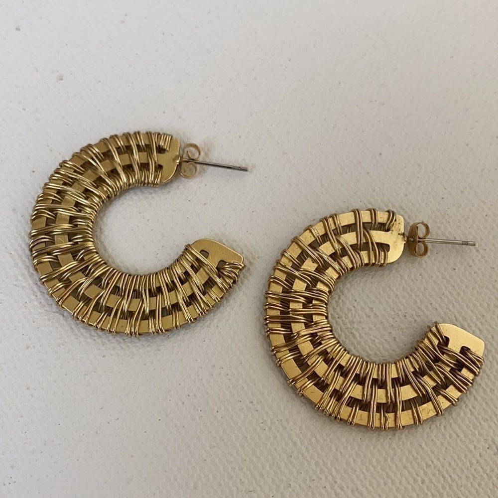 Really Pretty And Lightweight Gold Woven Hoops